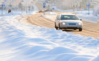 2013car-snowy-road-article